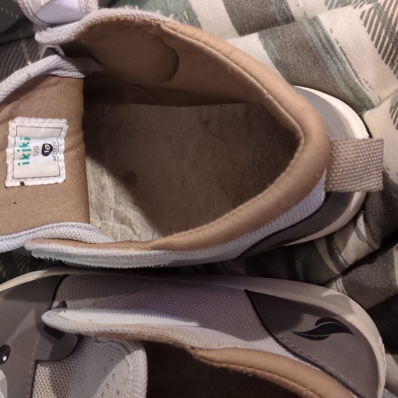 Squeaky Shoes - Picture 5 of 7